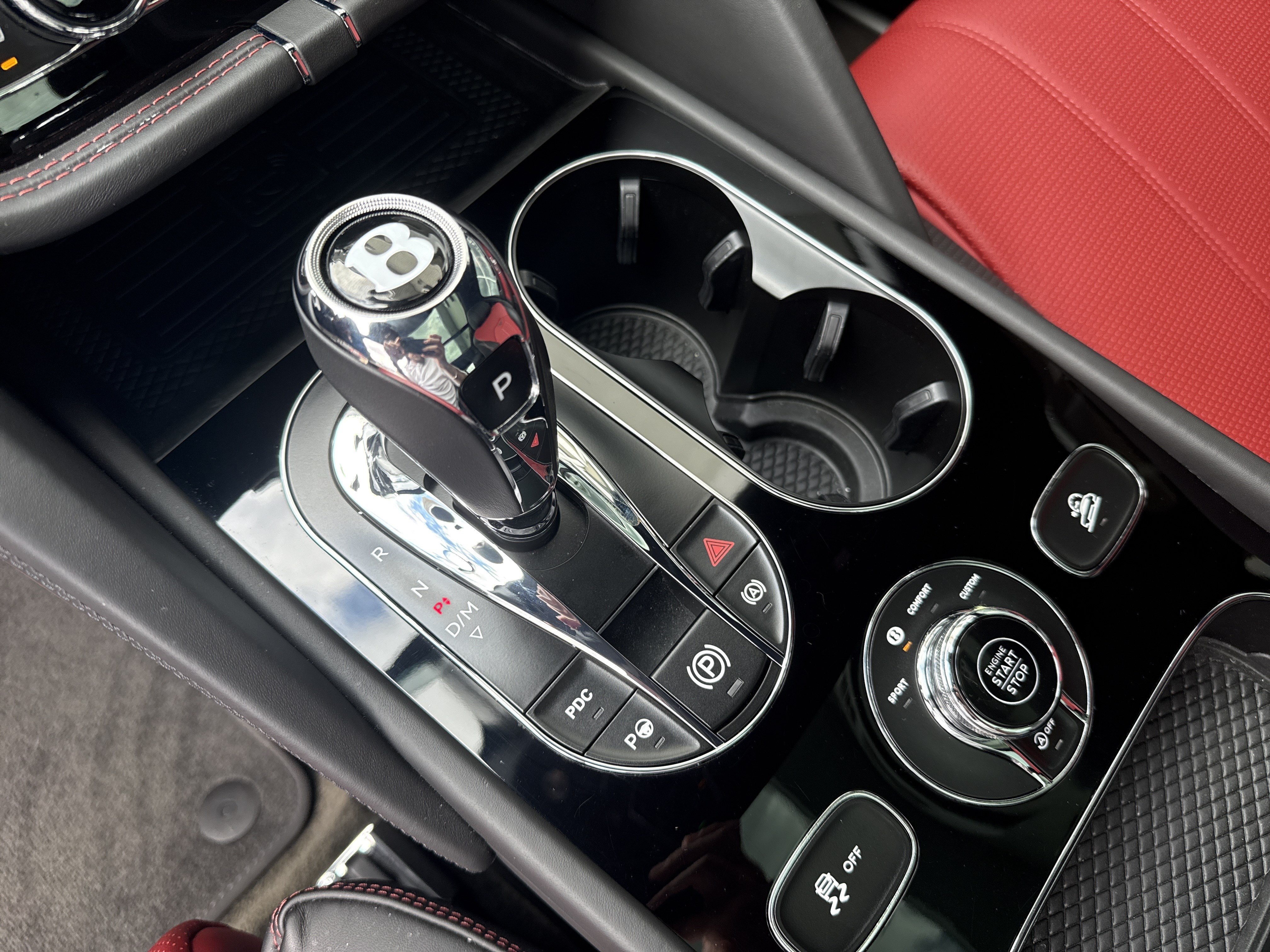 Used 2022 Bentley Bentayga AWD/4WD image 18
