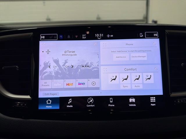 Used 2025 Chrysler Pacifica Select image 24