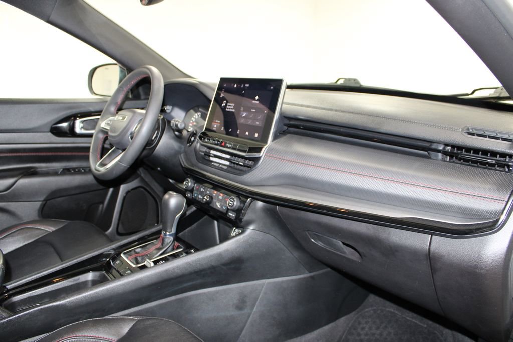 Used 2025 Jeep Compass Trailhawk image 24