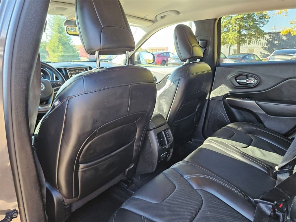 Used 2019 Jeep Cherokee Limited image 24
