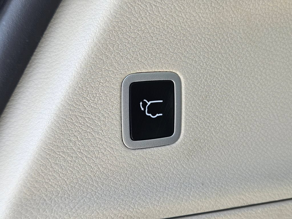 Used 2024 Chrysler Pacifica Touring-L FWD image 34
