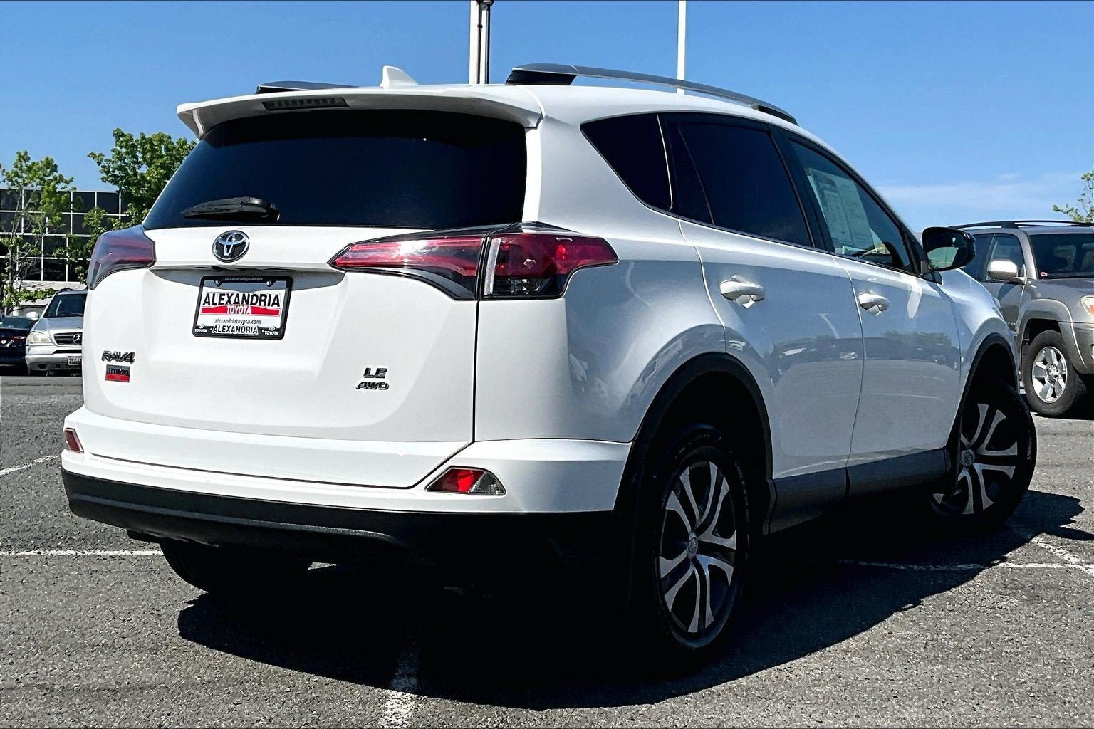 Used 2016 Toyota RAV4 LE AWD/4WD image 12