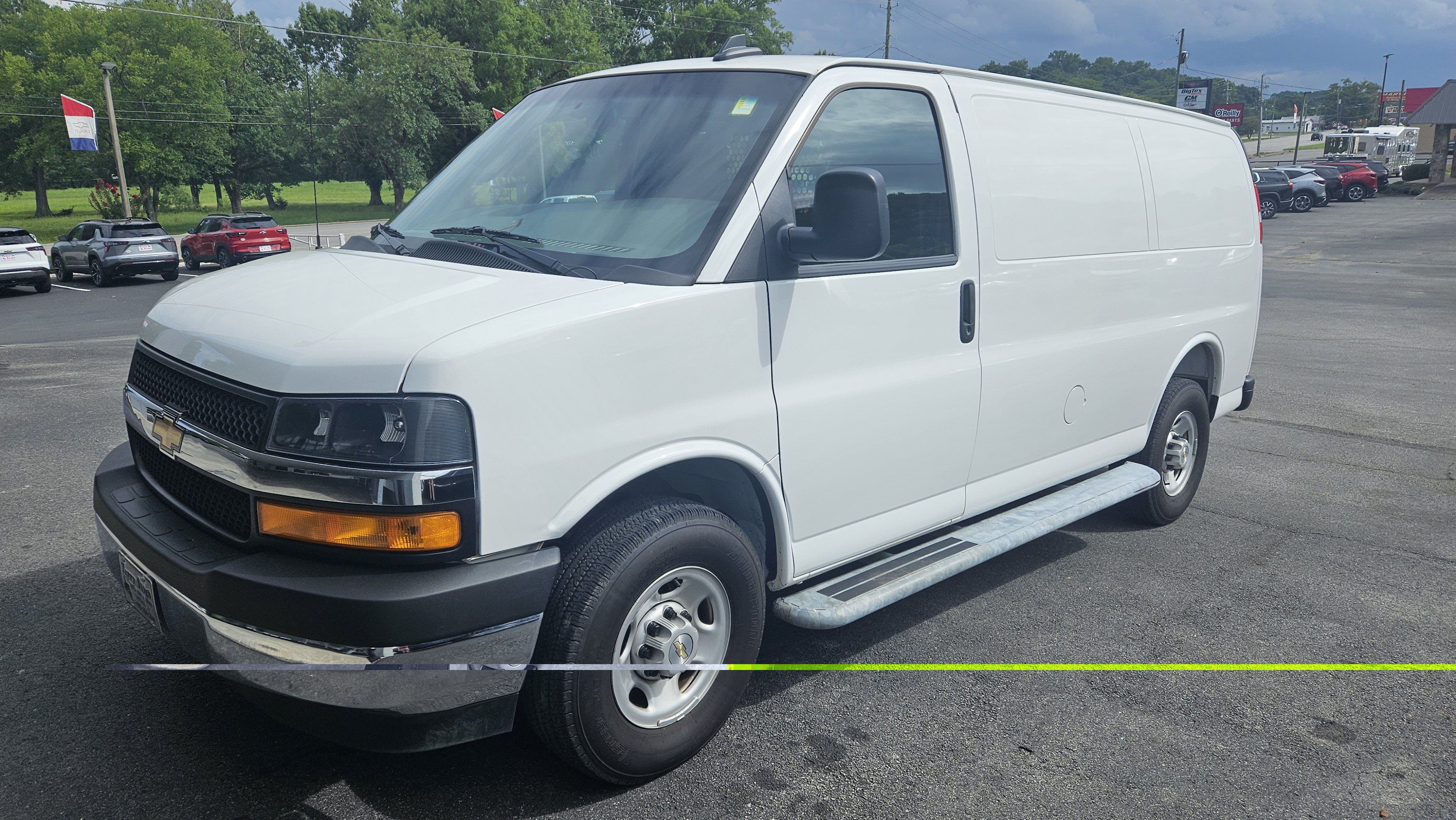 Used 2025 Chevrolet Express 2500 w/ Driver Convenience Package RWD image 5