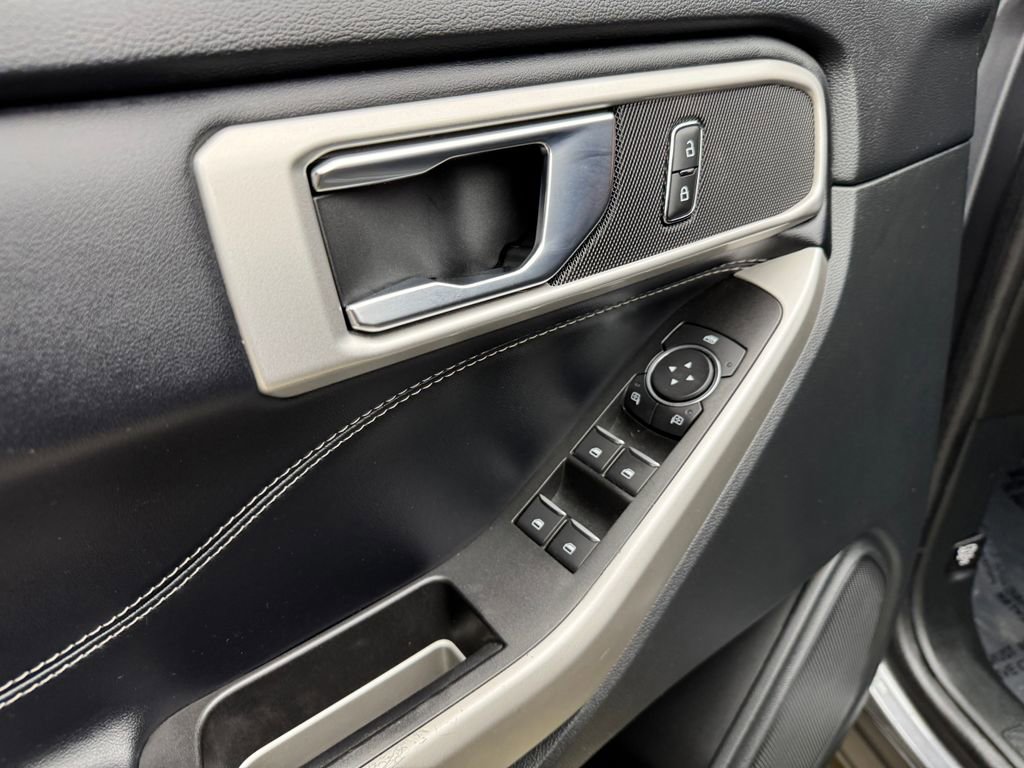 Used 2022 Ford Explorer XLT image 11