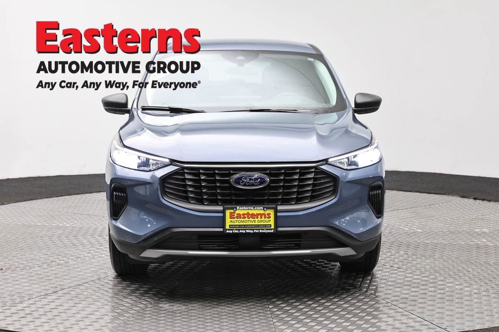 Used 2023 Ford Escape Active w/ Tech Pack #1 AWD/4WD image 2