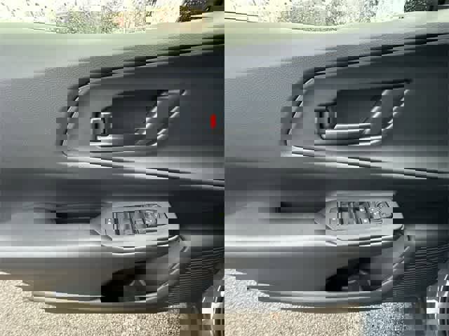 Used 2026 Toyota Prius Plug-In Hybrid image 17