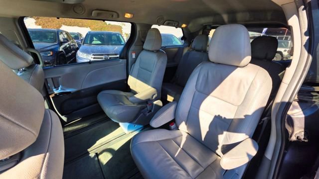 Used 2017 Toyota Sienna XLE Premium w/ Cargo Management Package image 28