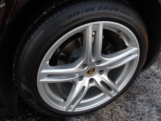 Used 2020 Porsche Panamera image 24