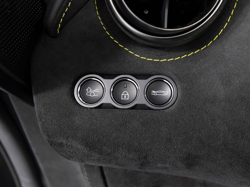Used 2024 McLaren 750S Spider RWD image 28