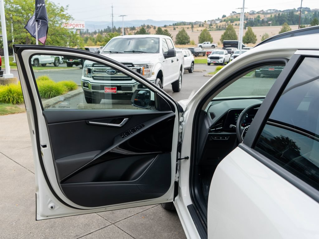 Certified 2024 Kia Niro Wind FWD image 15