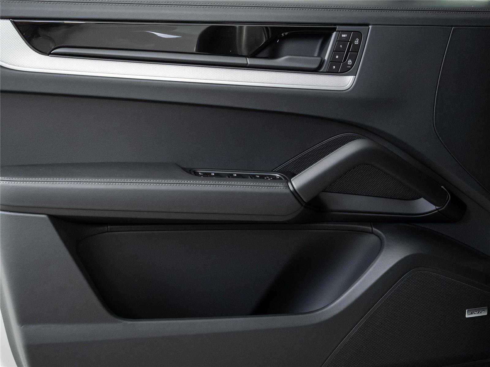 New 2026 Porsche Cayenne Coupe AWD/4WD image 6