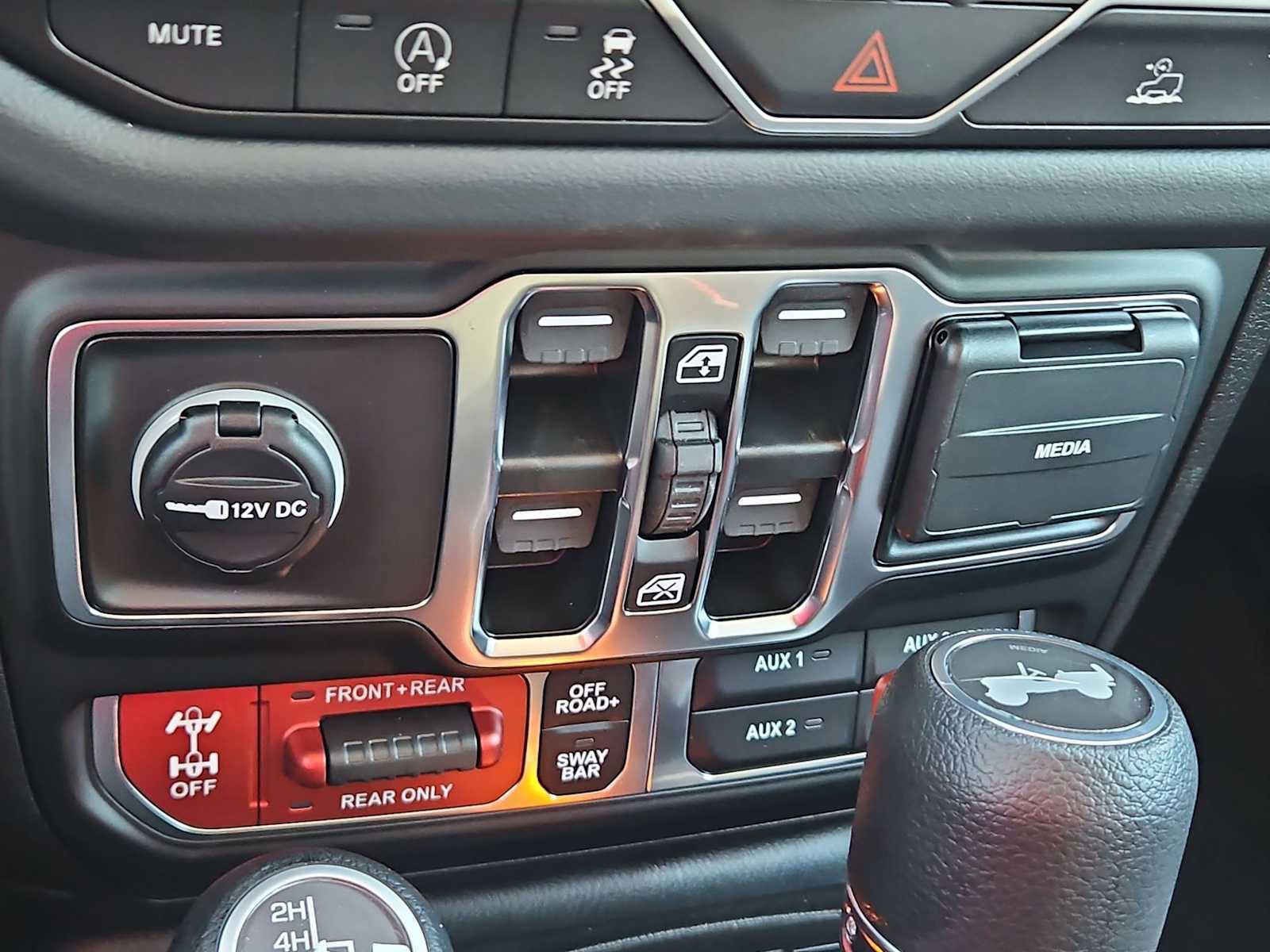 New 2026 Jeep Wrangler Unlimited Rubicon w/ Technology Group image 30