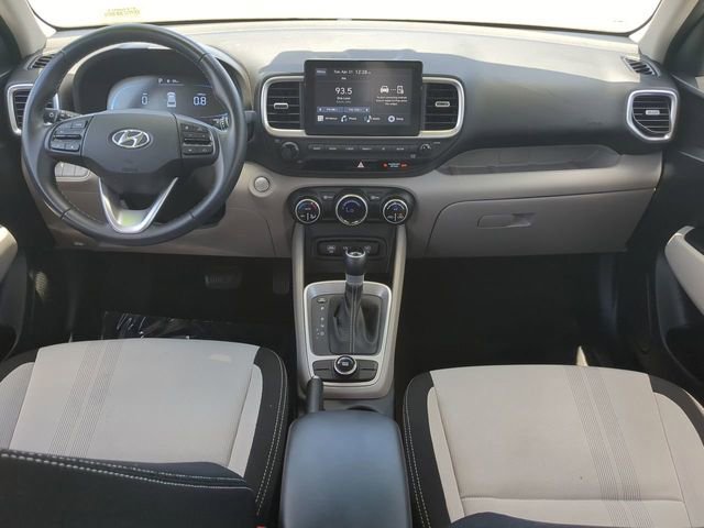 Used 2025 Hyundai Venue SEL FWD image 15
