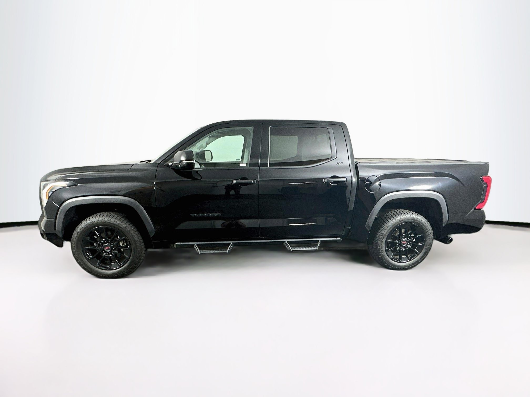 Used 2023 Toyota Tundra SR5 w/ SR5 Convenience Package AWD/4WD image 4
