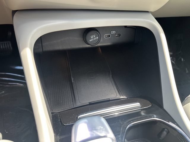 Certified 2023 Volvo XC40 B5 Plus w/ Climate Package AWD/4WD image 28