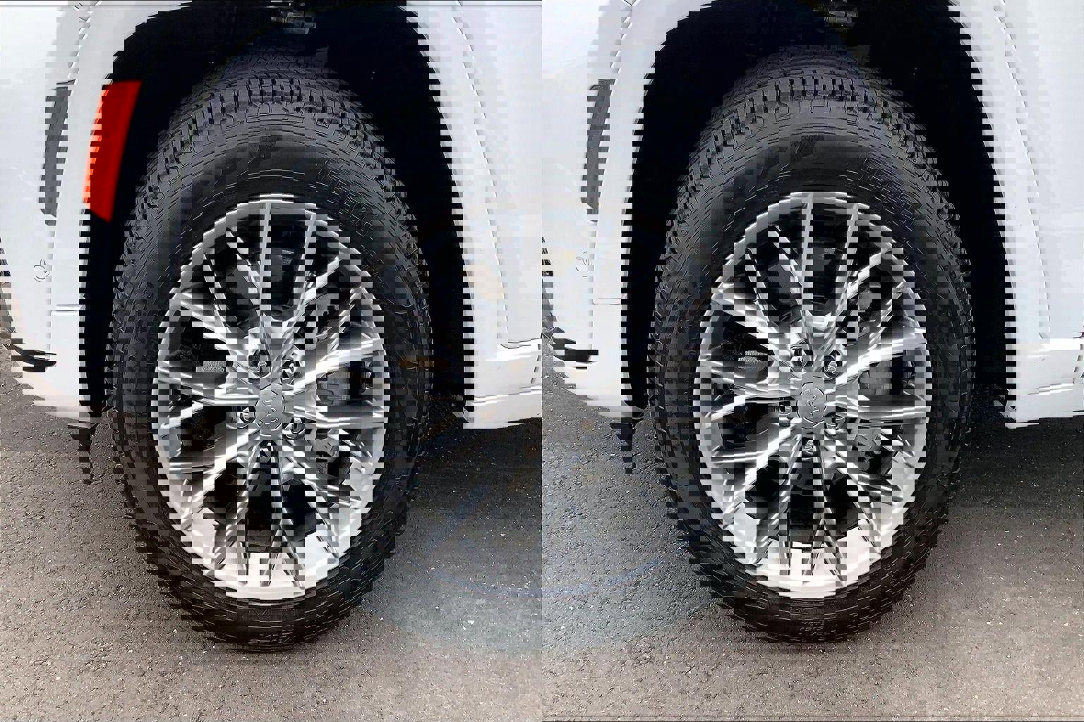 Used 2025 Jeep Grand Cherokee L Summit w/ Obsidian Package AWD/4WD image 9