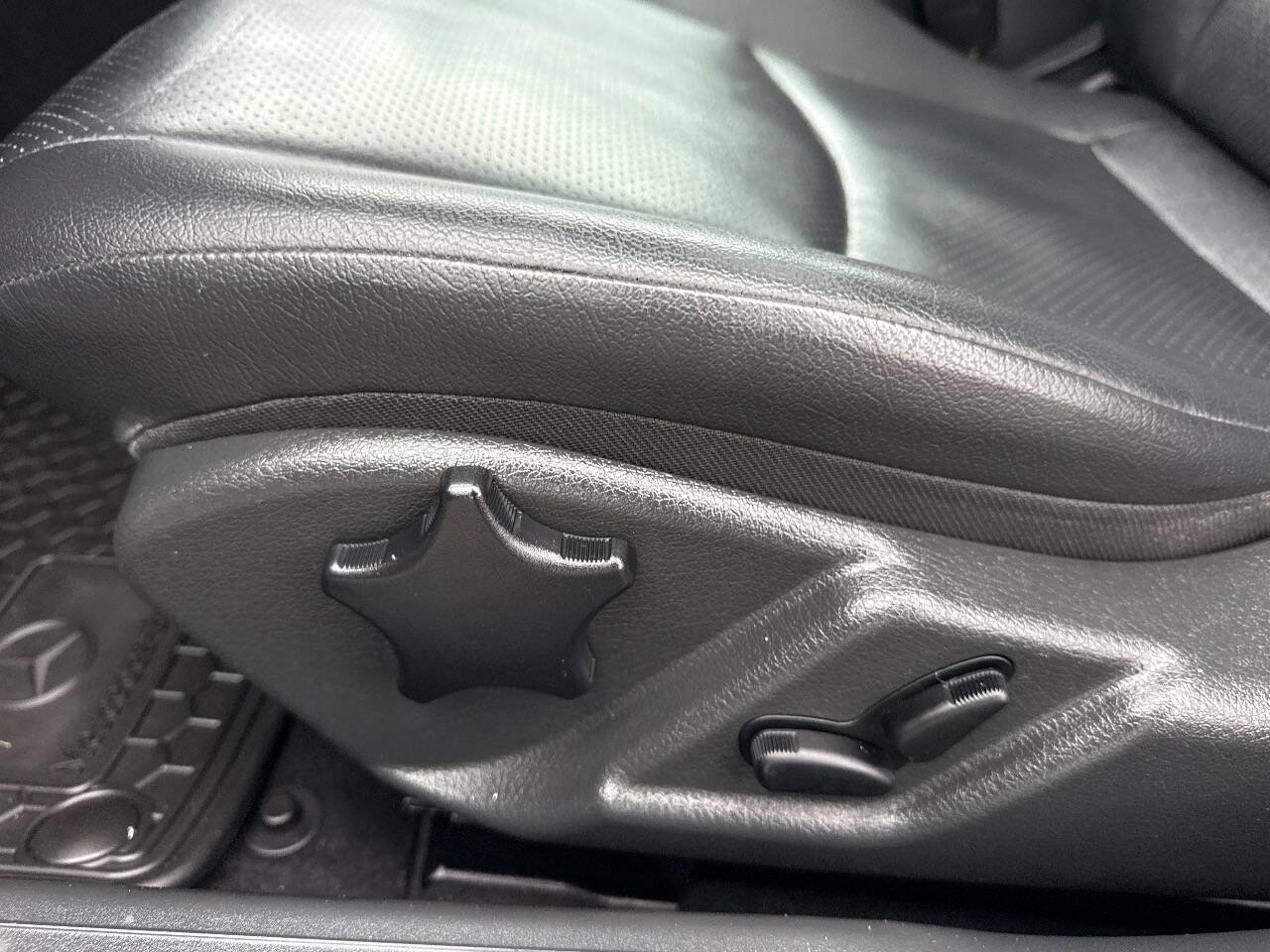 Used 2002 Mercedes-Benz C 240 Sedan image 16