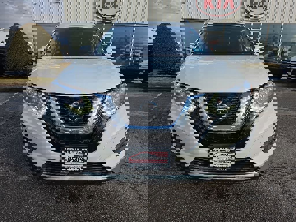 Used 2018 Nissan Rogue SV image 8