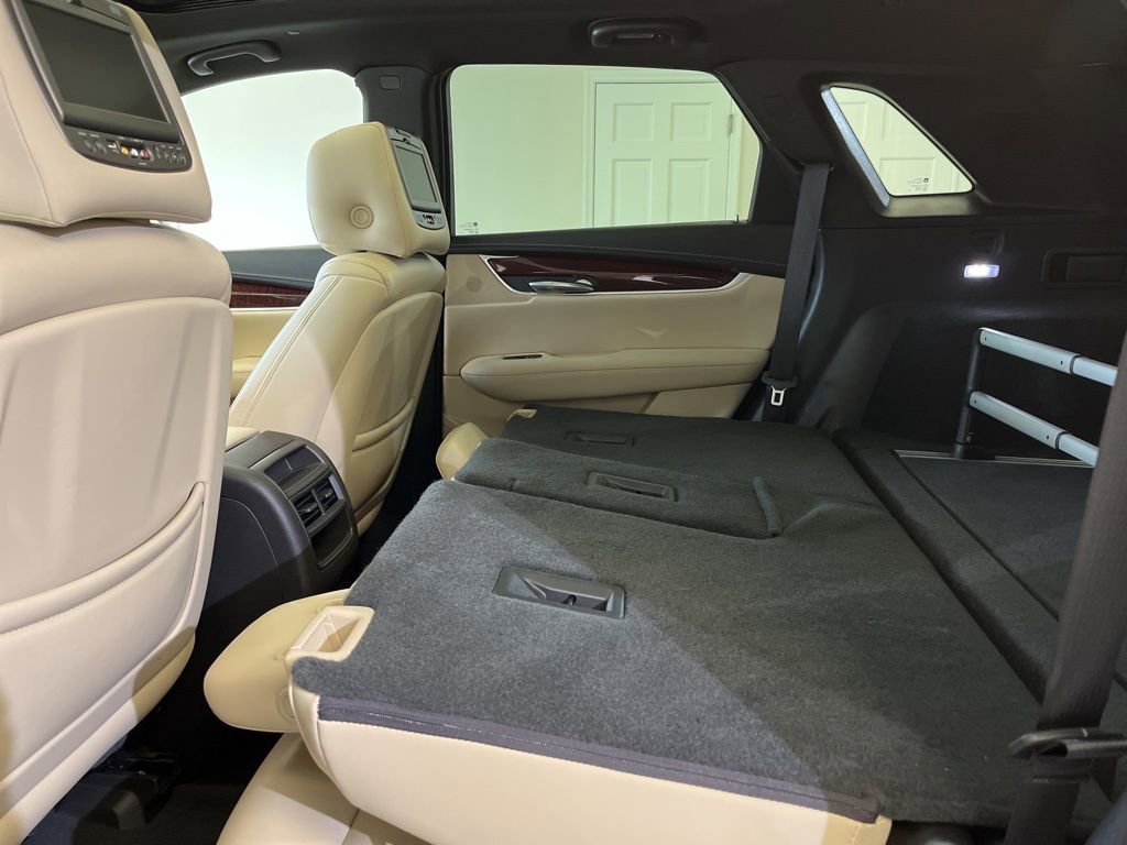 Used 2018 Cadillac XT5 Luxury w/ Driver Awareness Package image 17