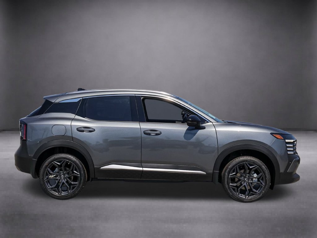 New 2026 Nissan Kicks SR FWD image 3