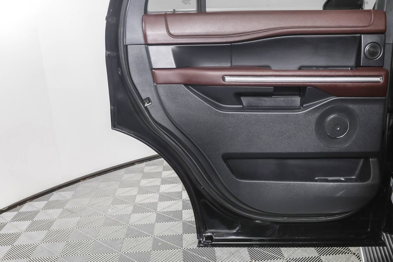 Used 2023 Ford Expedition Limited image 41