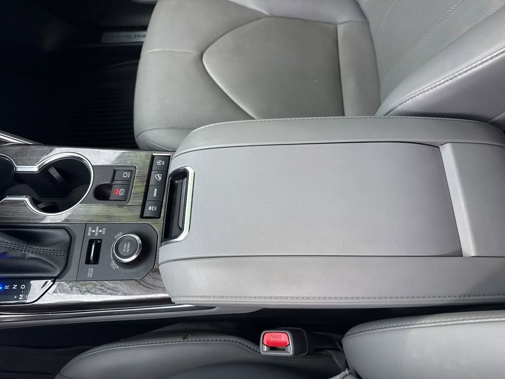 Used 2021 Toyota Highlander Limited image 23