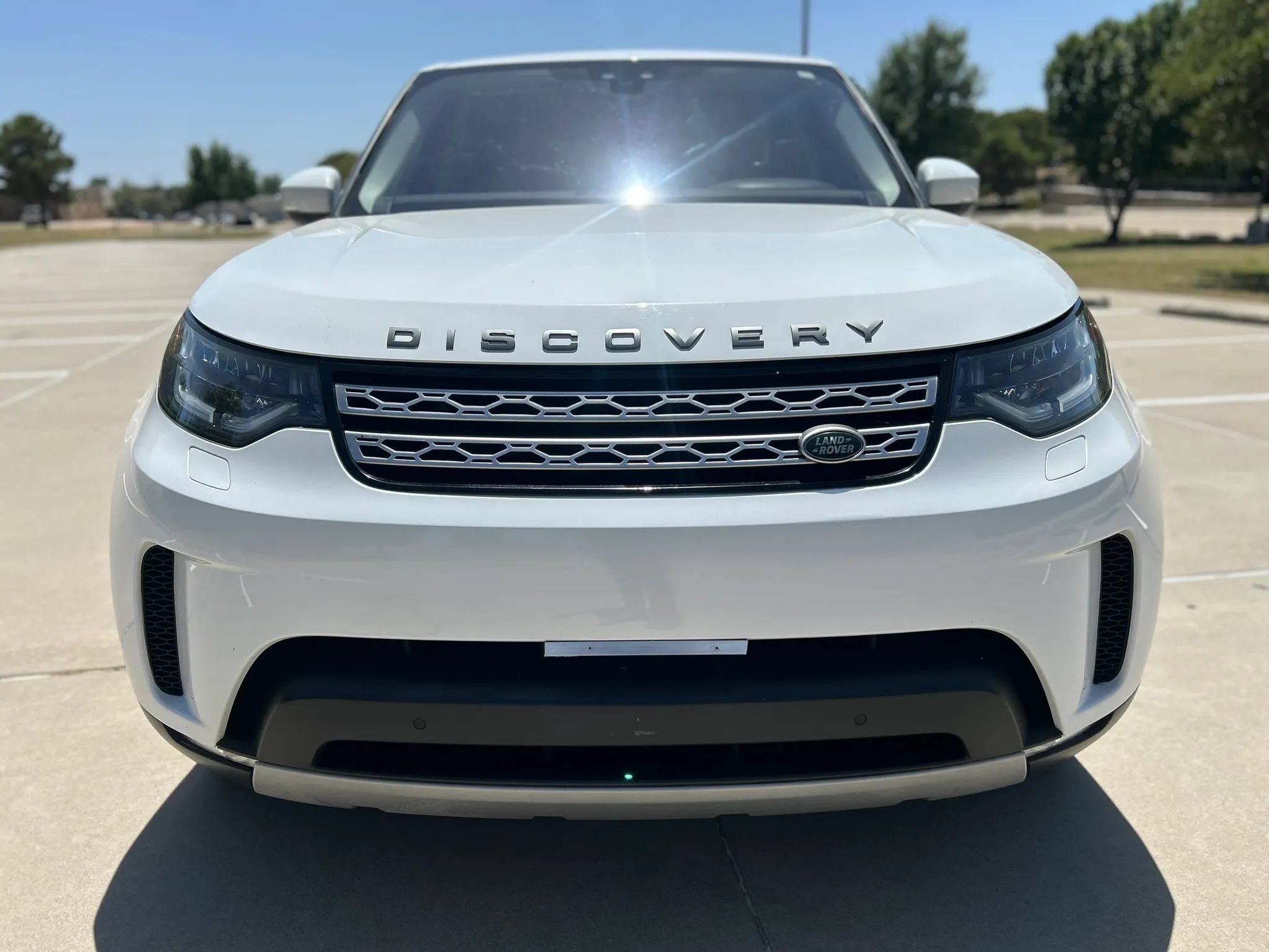 Used 2018 Land Rover Discovery HSE AWD/4WD image 3