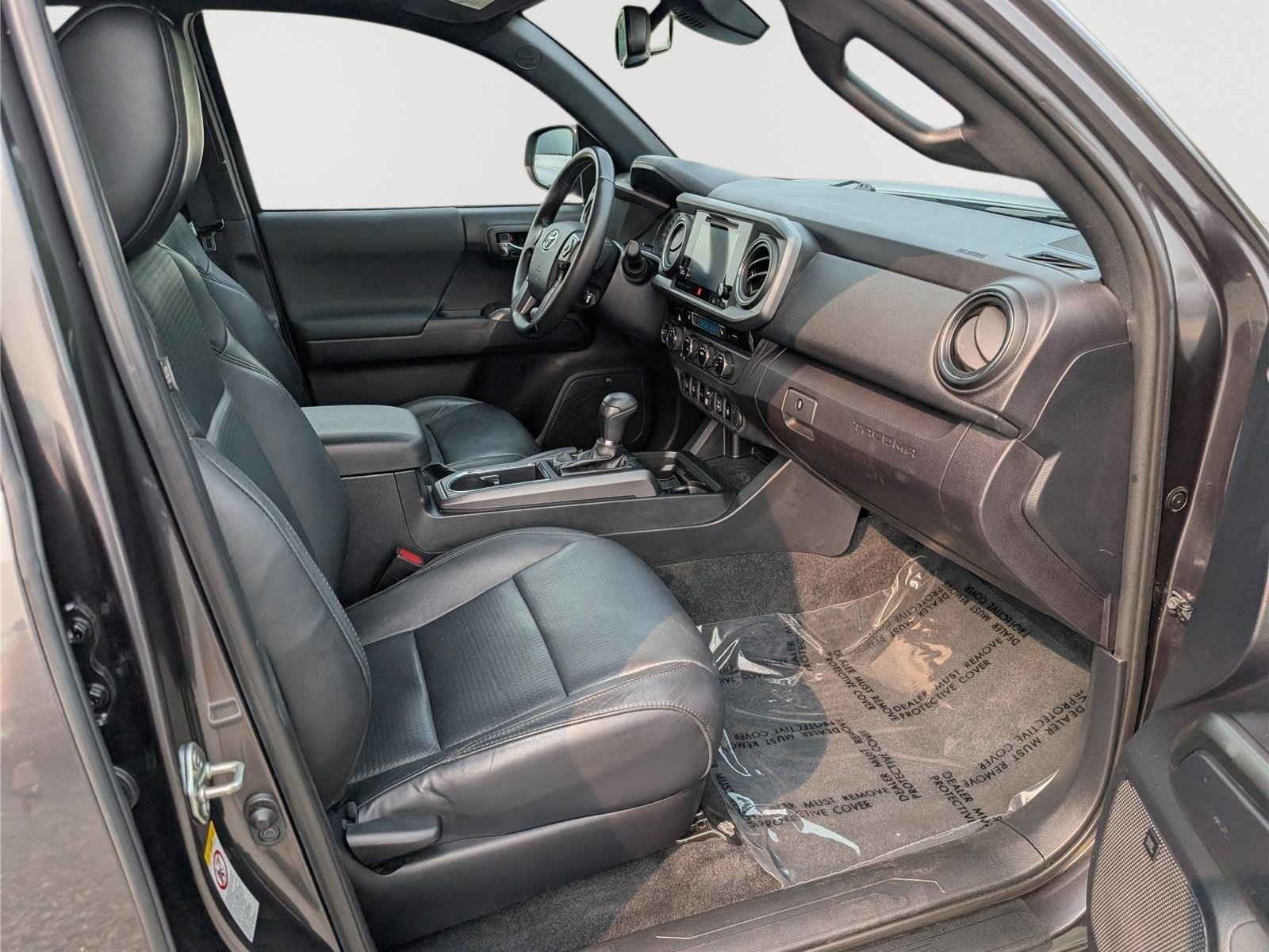 Used 2018 Toyota Tacoma TRD Sport w/ TRD Premium Sport Package AWD/4WD image 10