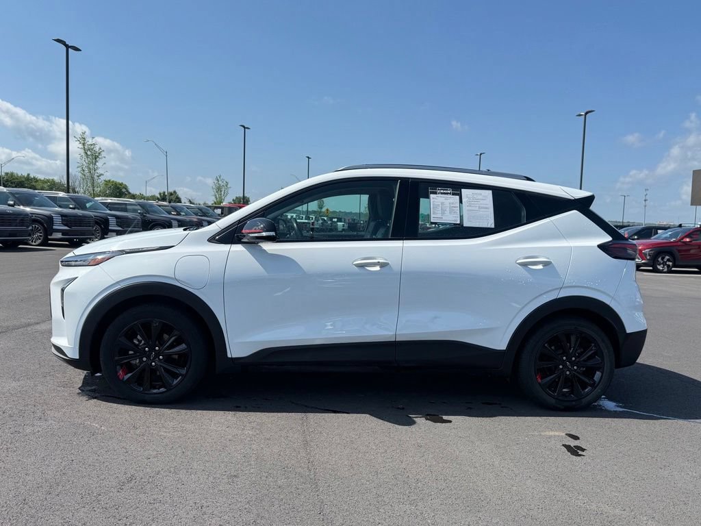 Used 2023 Chevrolet Bolt EUV LT w/ Convenience Package FWD image 8