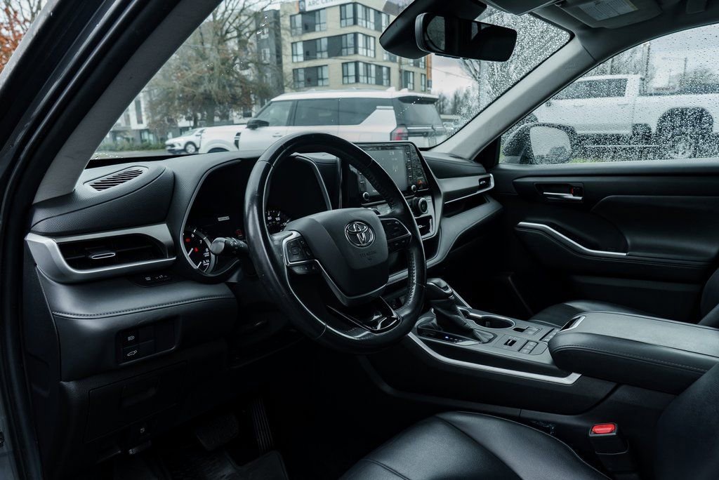 Used 2020 Toyota Highlander XLE image 21