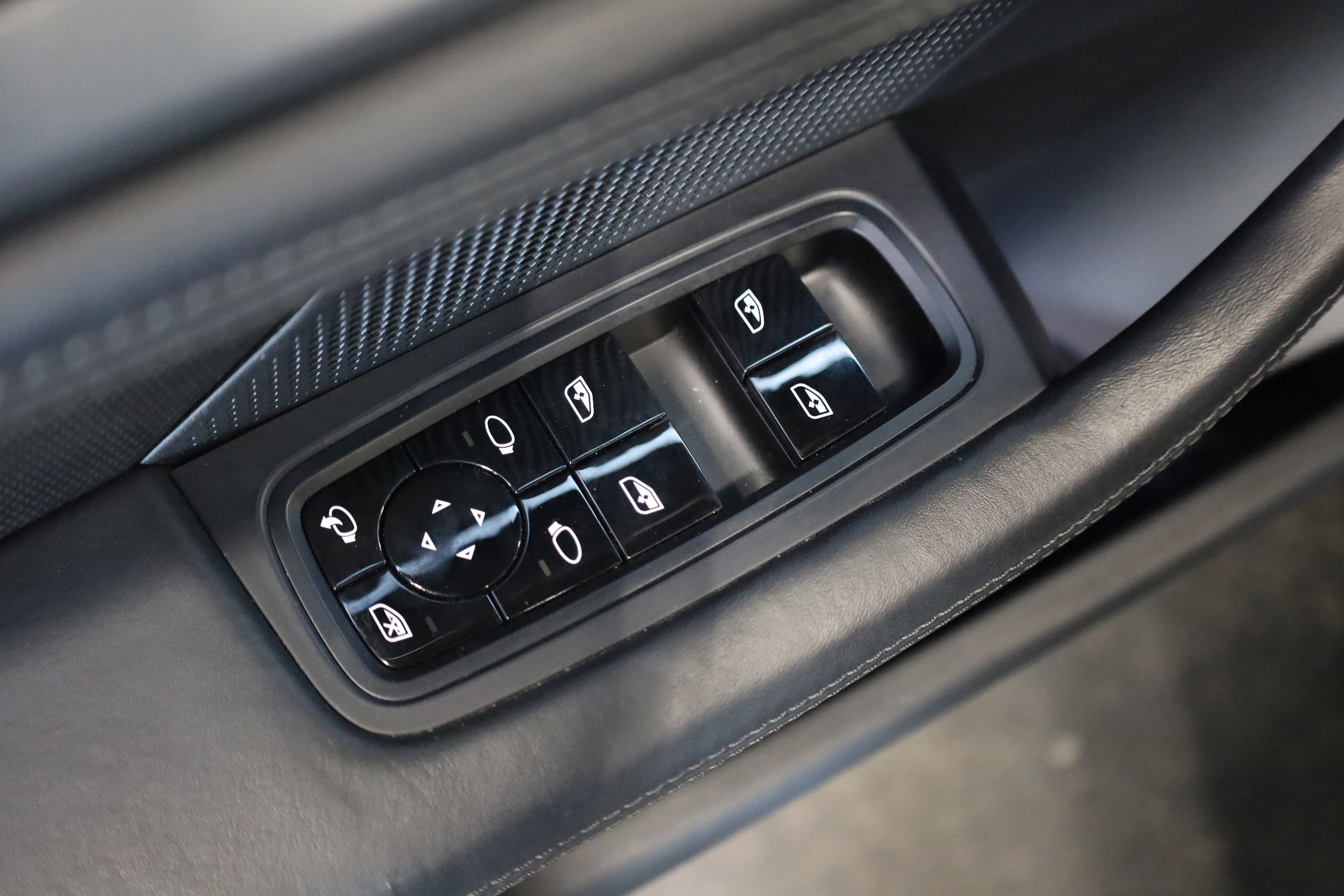 Used 2020 Porsche Taycan Turbo S image 15