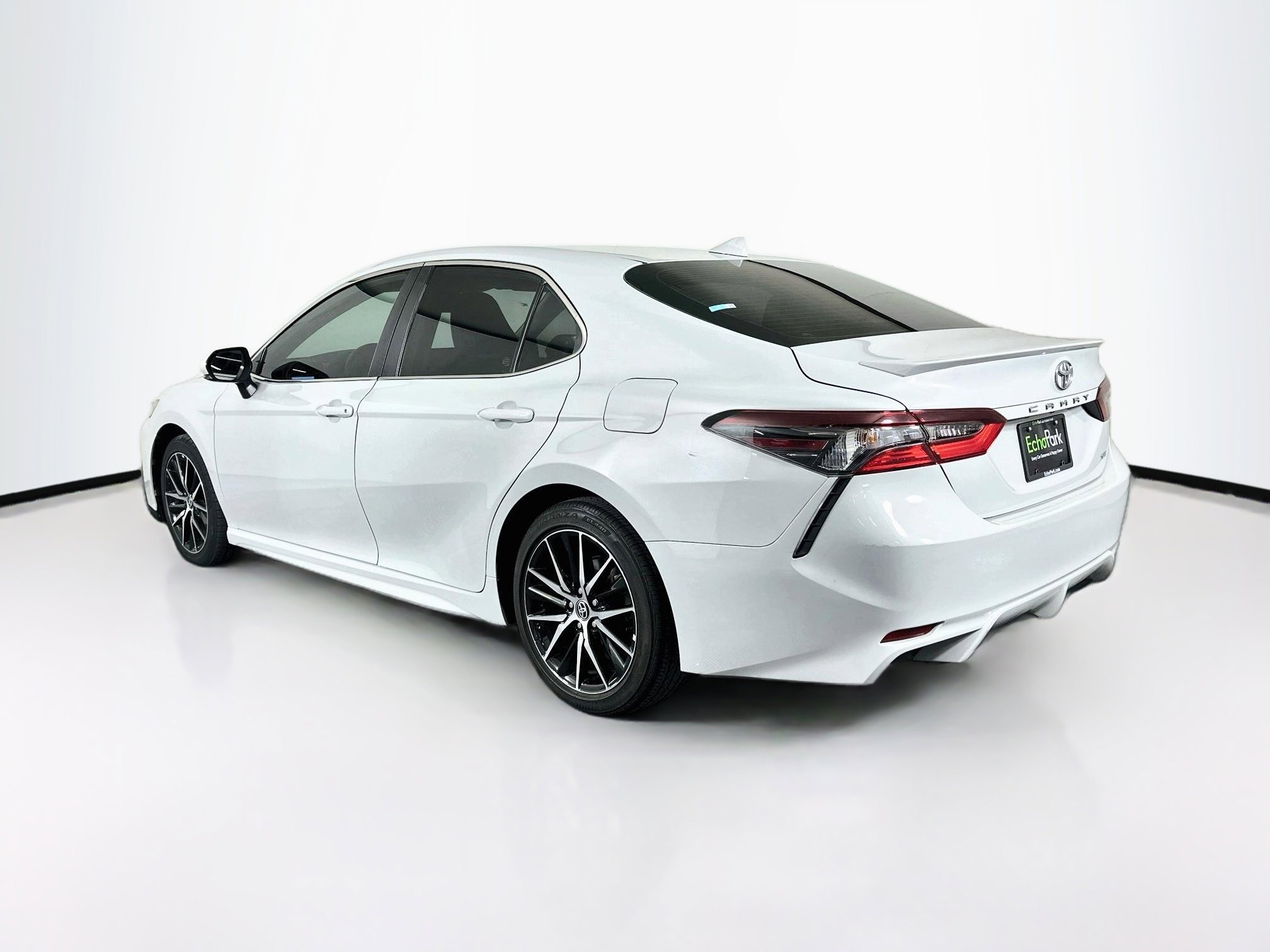 Used 2024 Toyota Camry SE FWD image 5