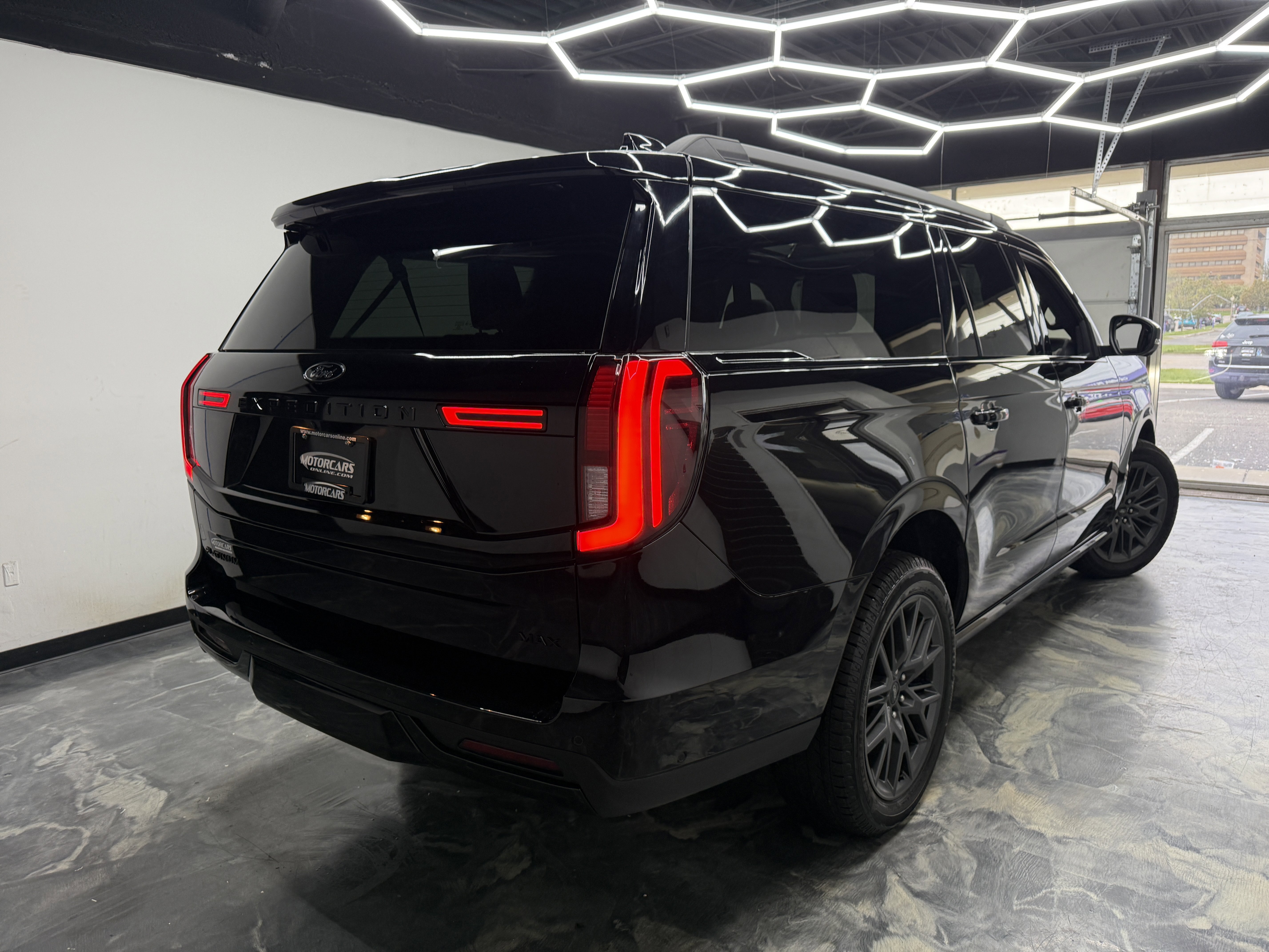 Used 2025 Ford Expedition Max Platinum w/ Stealth Performance Package AWD/4WD image 5