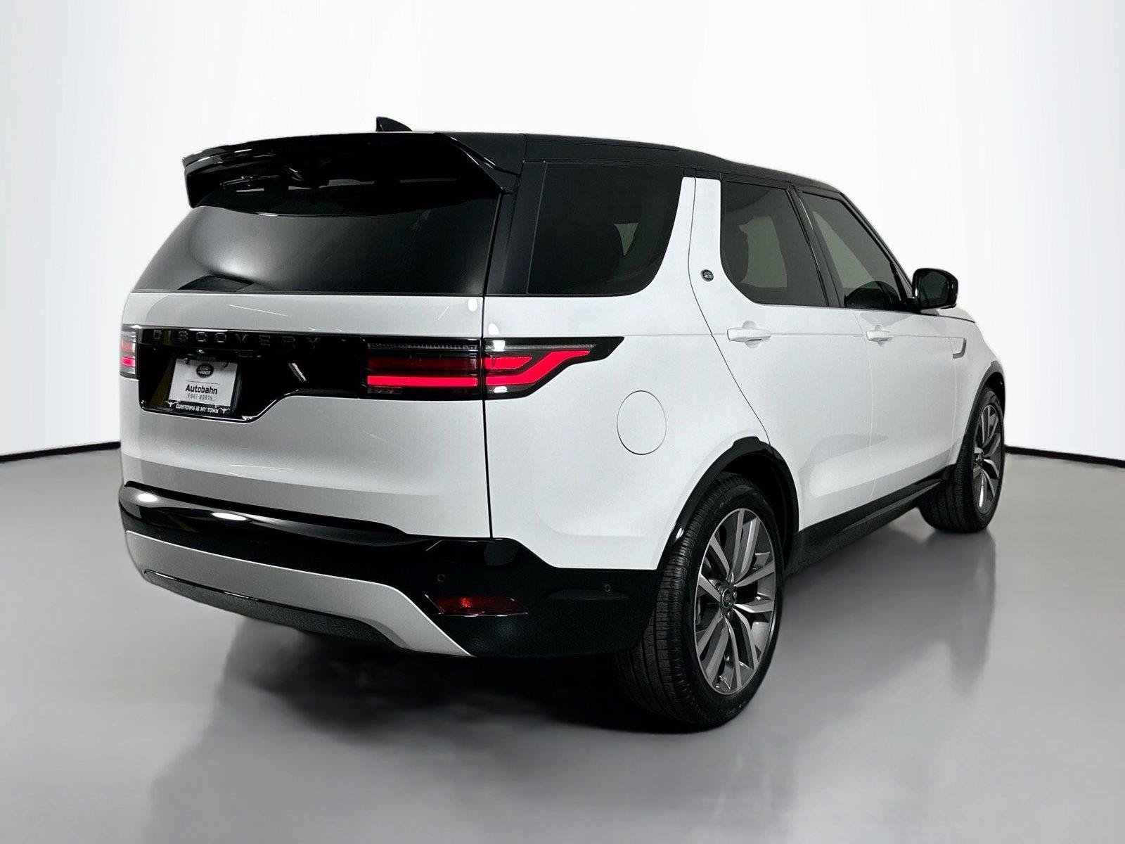 Used 2025 Land Rover Discovery Dynamic SE AWD/4WD image 4