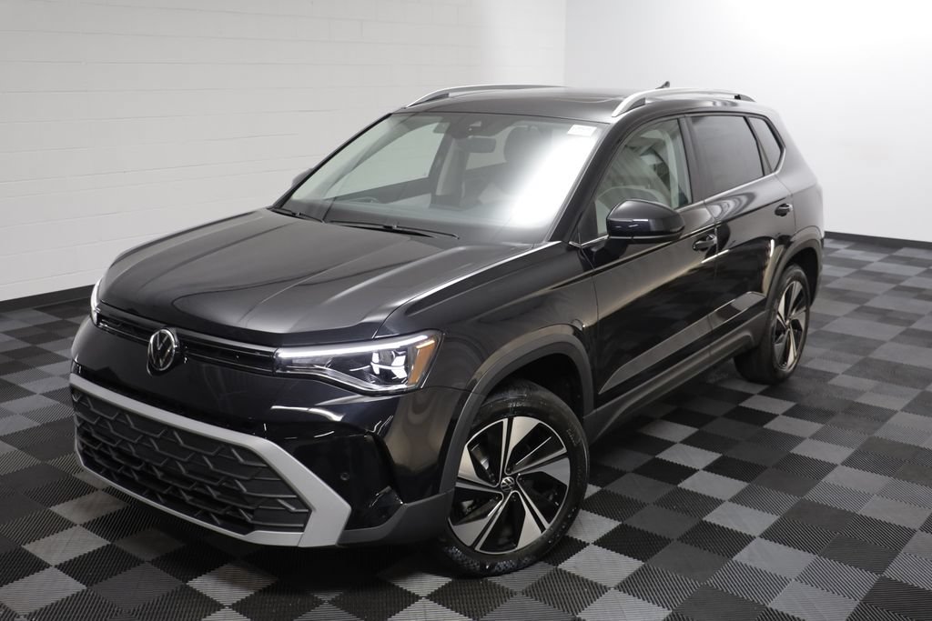 New 2026 Volkswagen Taos SE AWD/4WD image 2