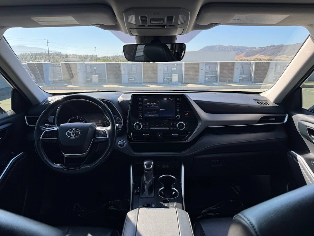 Used 2022 Toyota Highlander XLE FWD image 13