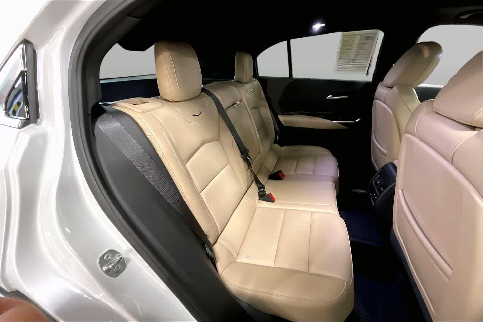 Used 2024 Cadillac XT4 Luxury w/ Cold Weather Package AWD/4WD image 20