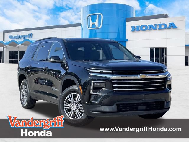 Used 2025 Chevrolet Traverse LT FWD image 1