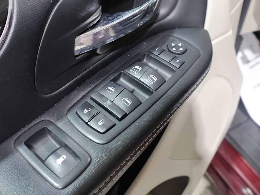 Used 2017 Dodge Grand Caravan SXT FWD image 14