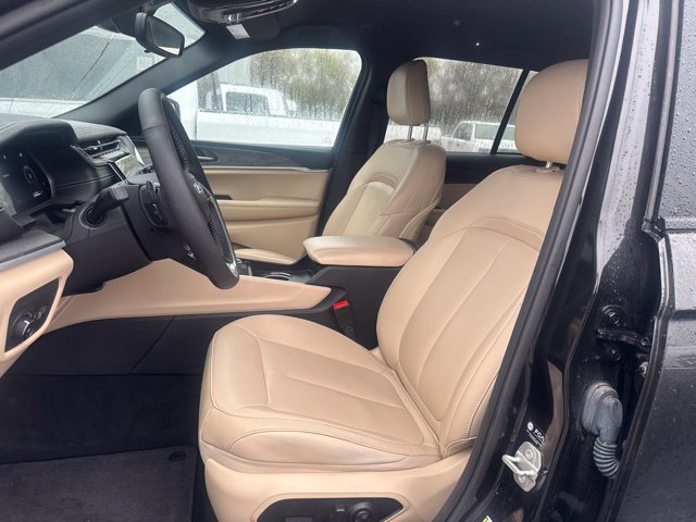 Used 2024 Jeep Grand Cherokee Limited AWD/4WD image 10