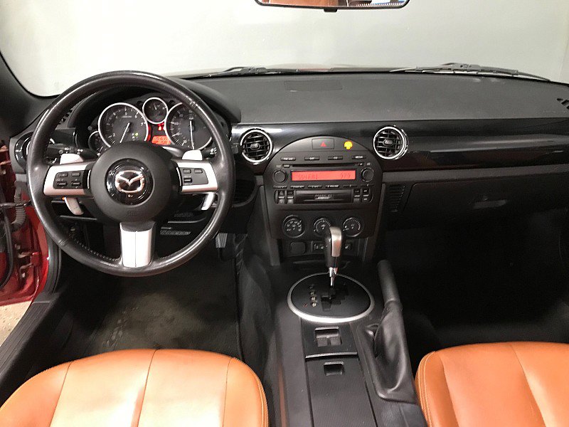 Used 2008 MAZDA MX-5 Miata Grand Touring w/ Premium Pkg RWD image 23