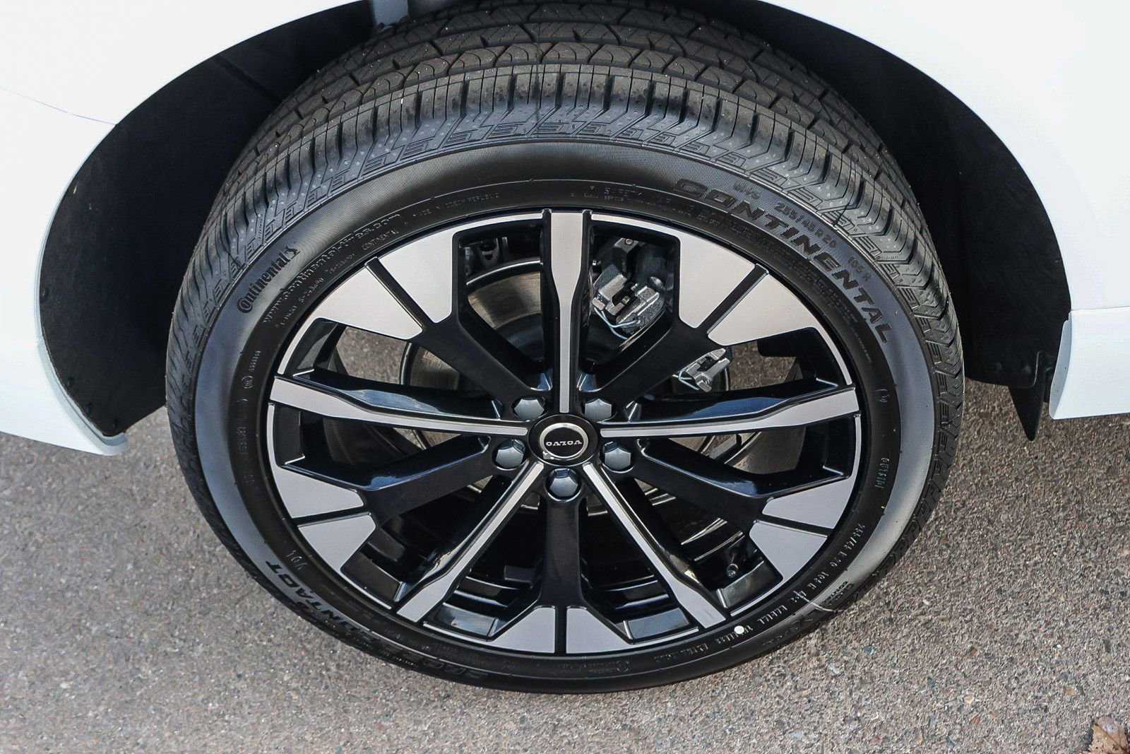 New 2026 Volvo XC60 B5 Plus w/ Climate Package image 13