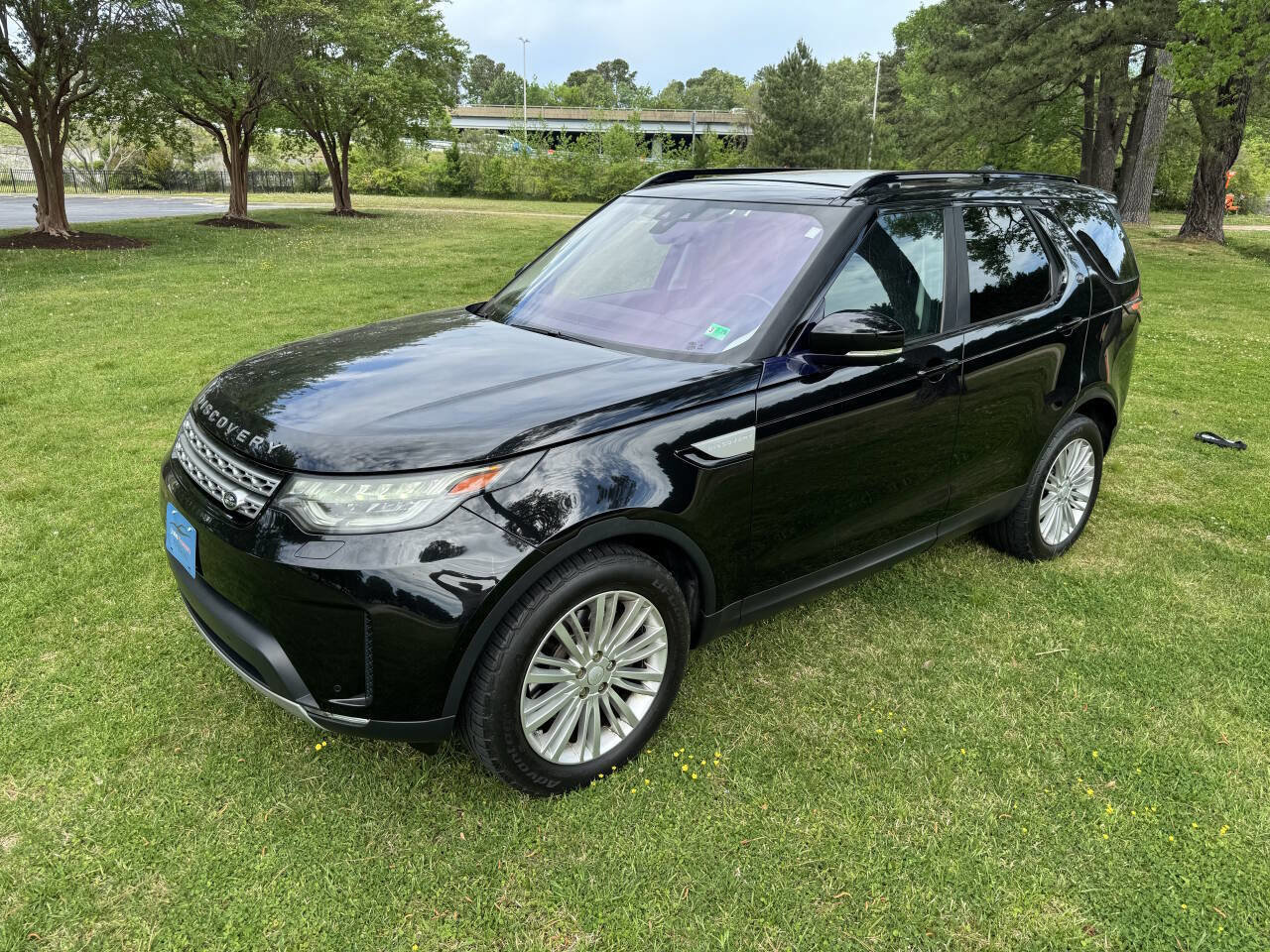 Used 2017 Land Rover Discovery HSE AWD/4WD image 5