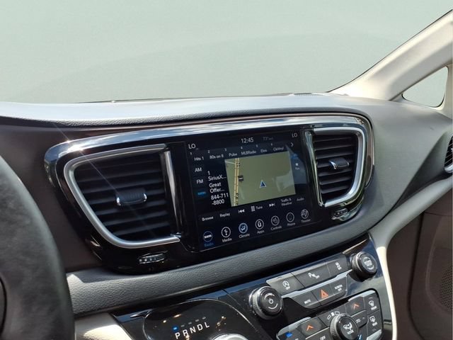 Used 2018 Chrysler Pacifica Touring-L Plus FWD image 29