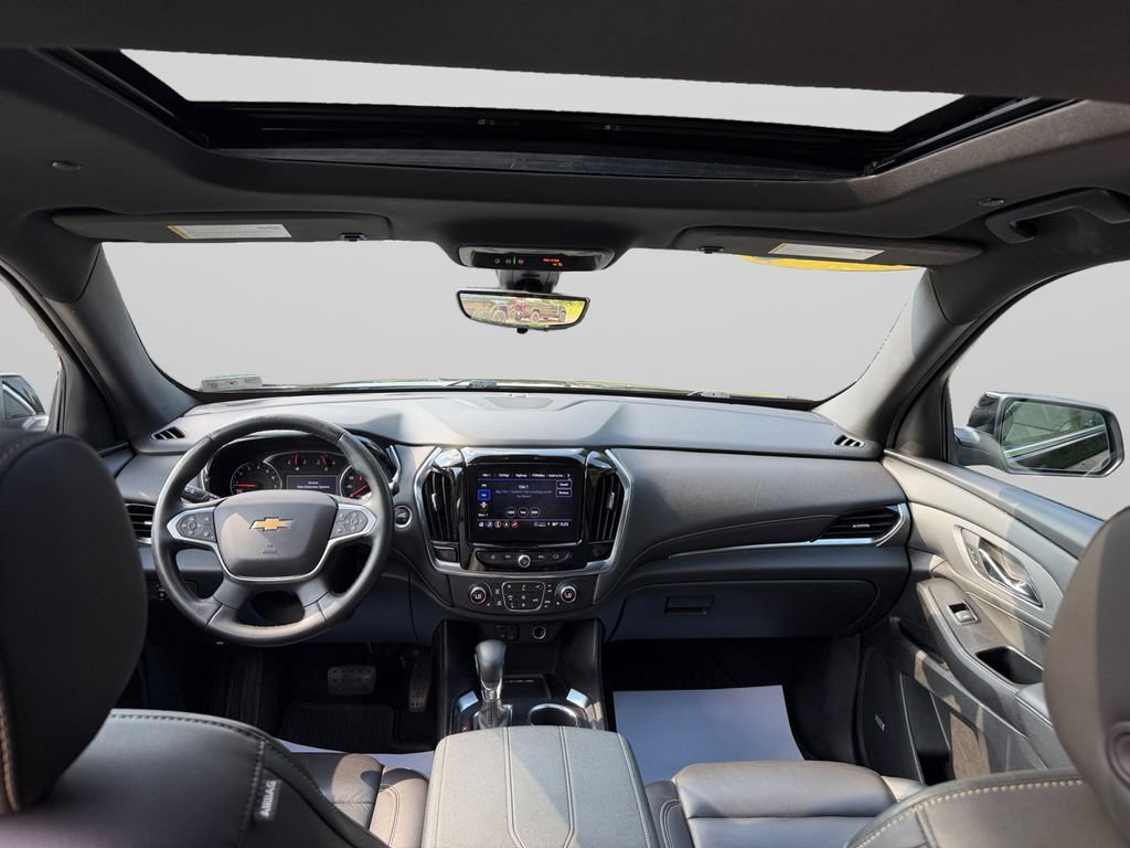 Used 2023 Chevrolet Traverse LT w/ LT Premium Package AWD/4WD image 17