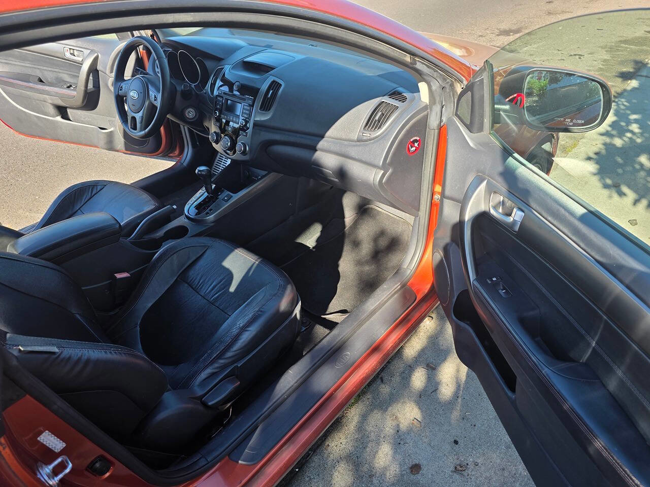 Used 2010 Kia Forte Koup SX w/ Leather Pkg FWD image 12