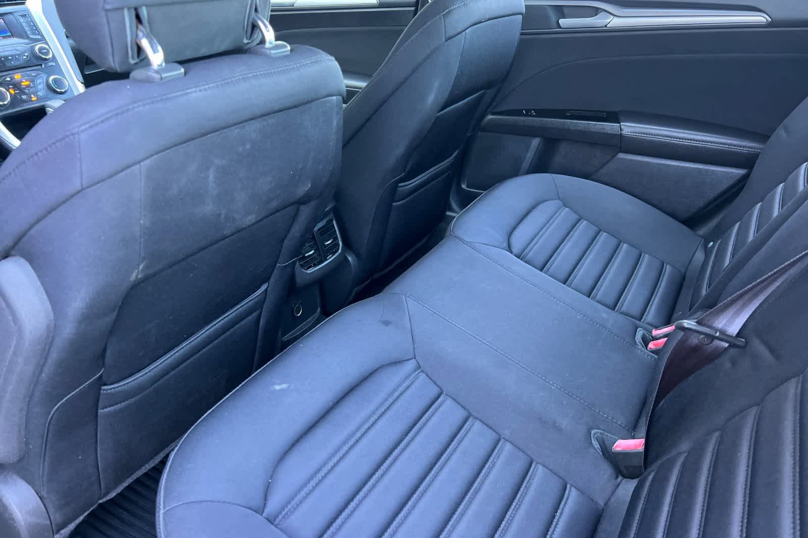 Used 2013 Ford Fusion SE FWD image 4