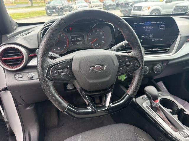 Used 2025 Chevrolet Trax RS w/ Driver Confidence Package FWD image 17