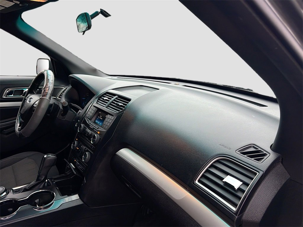 Used 2016 Ford Explorer XLT image 26