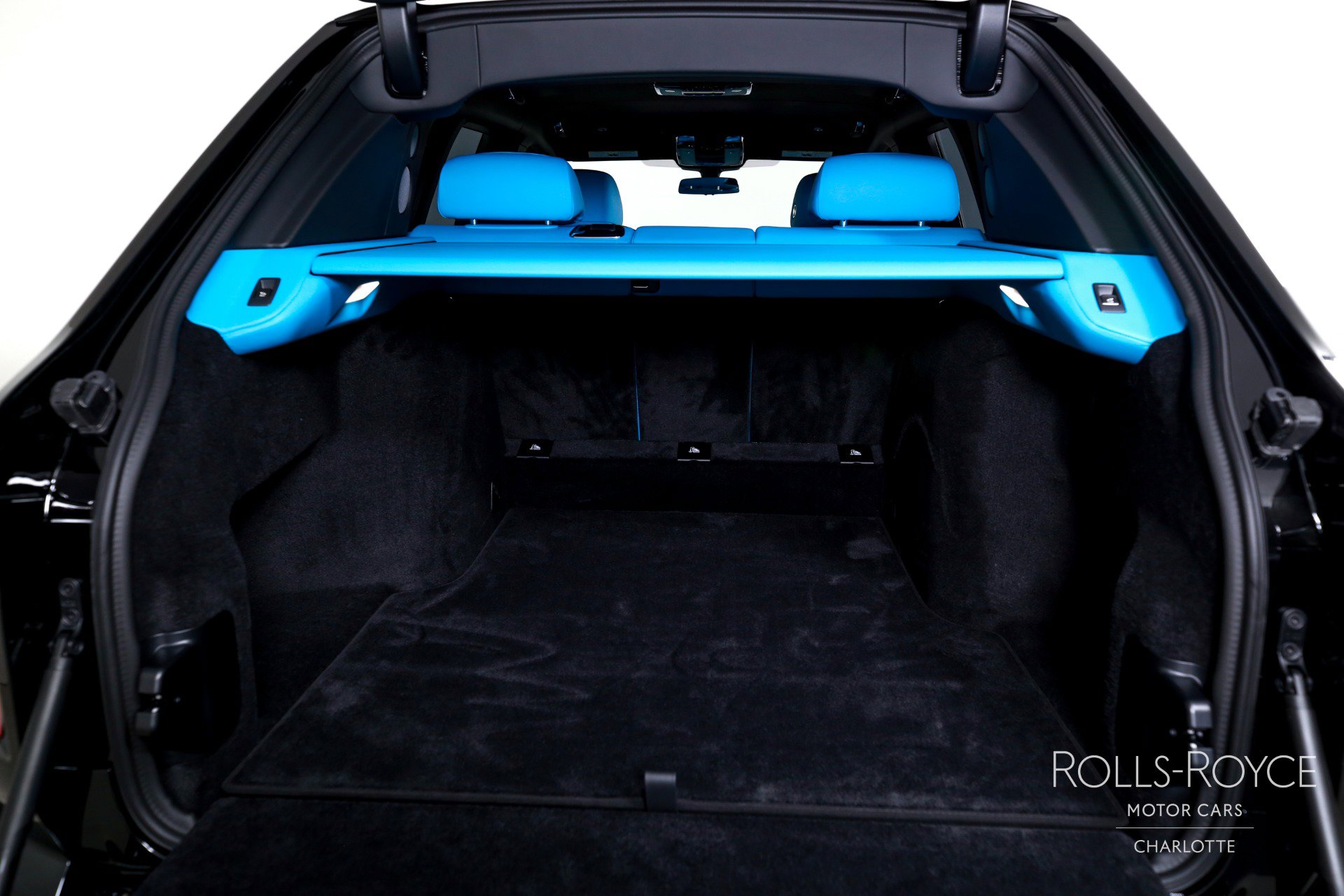 New 2026 Rolls-Royce Cullinan Black Badge image 25